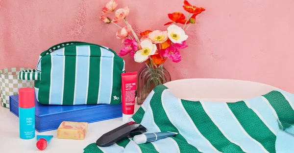 dock-bay-toiletry-bag-peppermint-punch-trousse-de-toilette-compacte-en-mati-re-r image 1