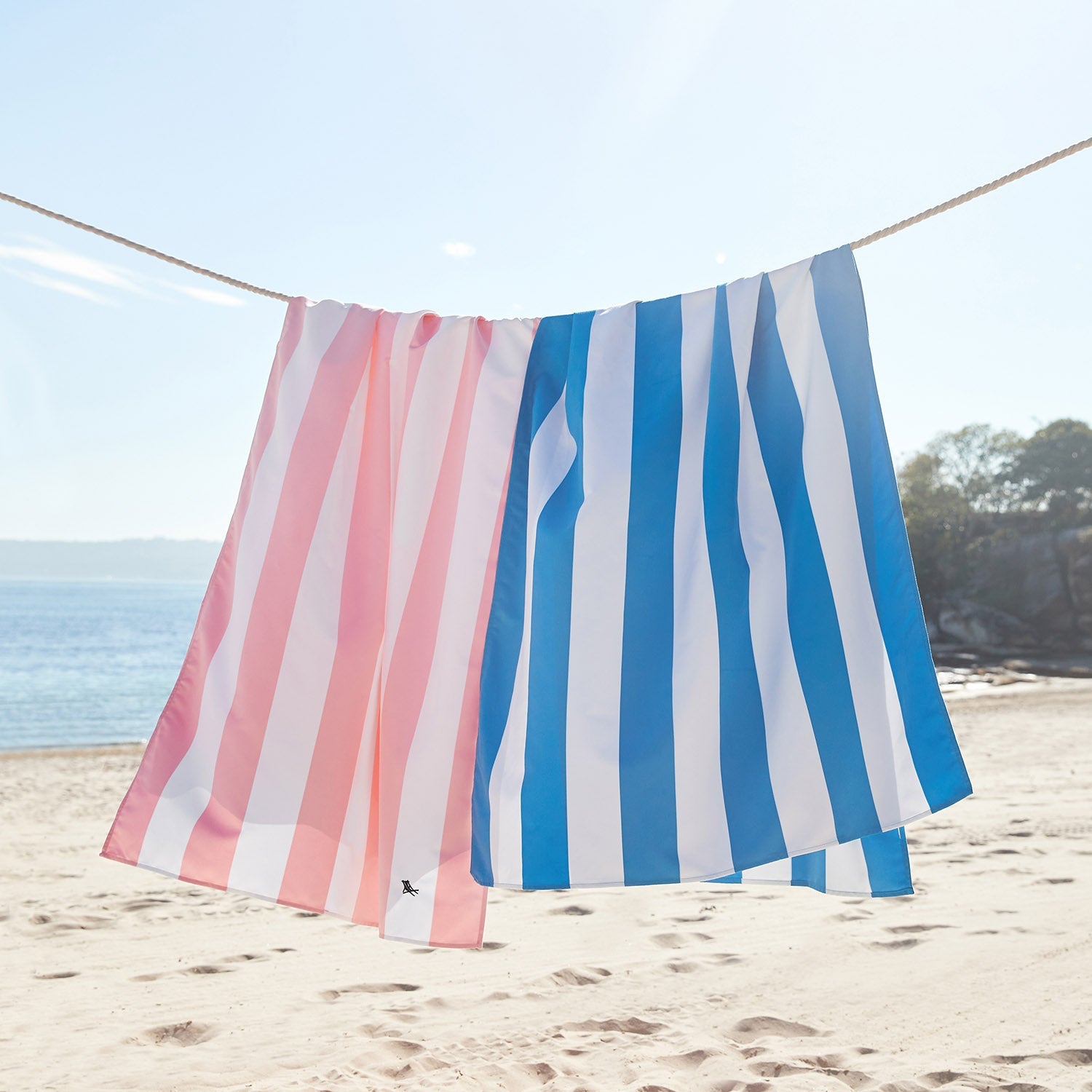 dock-bay-quick-dry-towel-malibu-pink-serviette-de-plage-rose-microfibre-recycl-e image 4