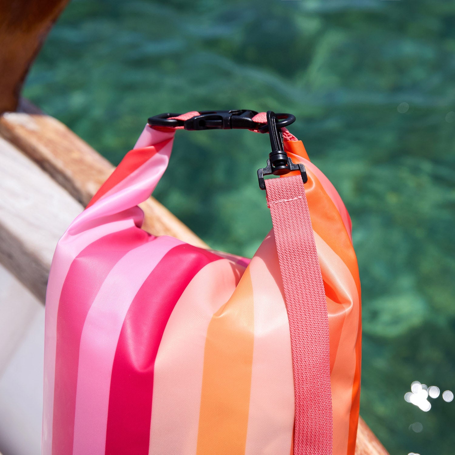 dock-bay-waterproof-dry-bag-20l-miami-sorbet-sac-tanche-roll-top-20-litres-ip66- image 5