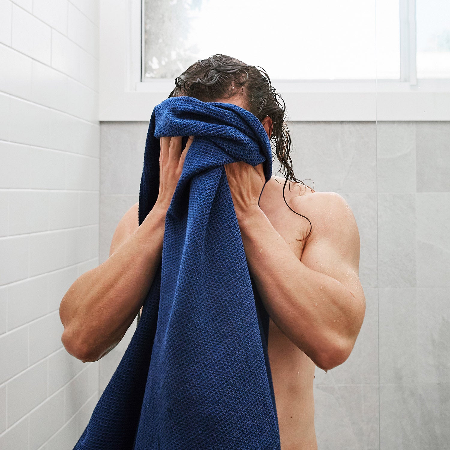 dock-bay-bath-towel-nautical-navy-serviette-de-bain-gaufr-e-en-microfibre-recycl image 4
