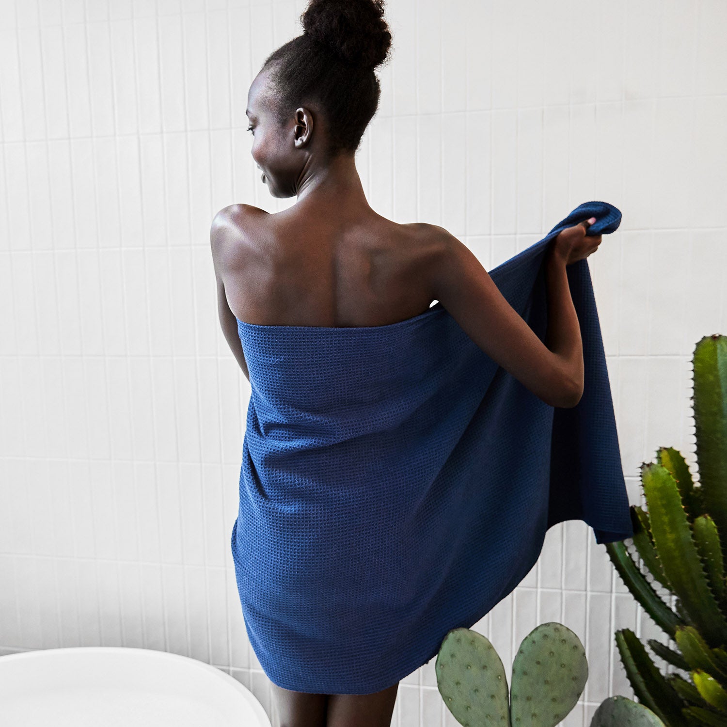 dock-bay-bath-towel-nautical-navy-serviette-de-bain-gaufr-e-en-microfibre-recycl image 5
