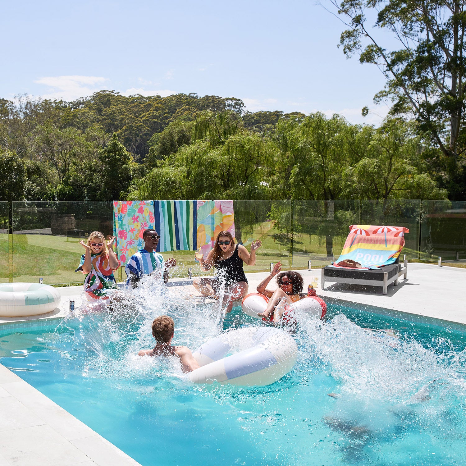 dock-bay-quick-dry-towel-pool-party-vibes-serviette-de-plage-festif-s-chage-rapi image 7