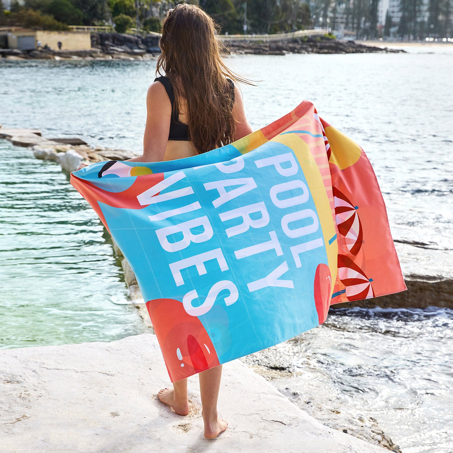 dock-bay-quick-dry-towel-pool-party-vibes-serviette-de-plage-festif-s-chage-rapi image 8
