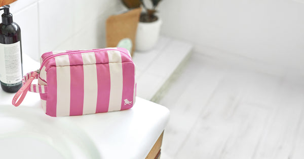 dock-bay-toiletry-bag-phi-phi-pink-trousse-de-toilette-compacte-en-mat-riaux-rec image 1